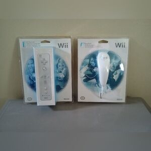 Official OEM Nintendo Wii Remote and Nunchuk in Classic White